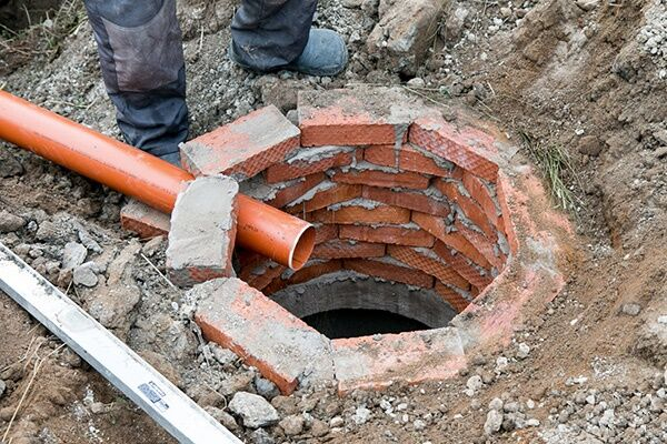 Устройство сливной ямы: популярные схемы проектирования + разбор правил определения глубины Устройство сливной ямы: популярные схемы проектирования + разбор правил определения глубины