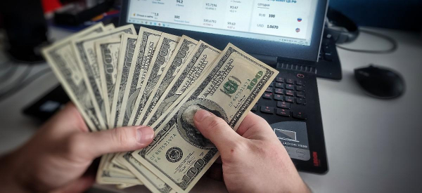 Эксперт оценил вероятность обвала доллара ниже 80 рублей Эксперт оценил вероятность обвала доллара ниже 80 рублей