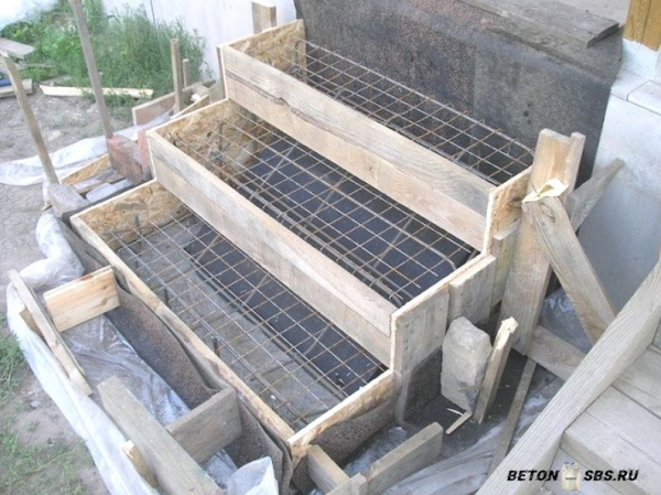 Изготовка входной лестницы из бетона Изготовка входной лестницы из бетона