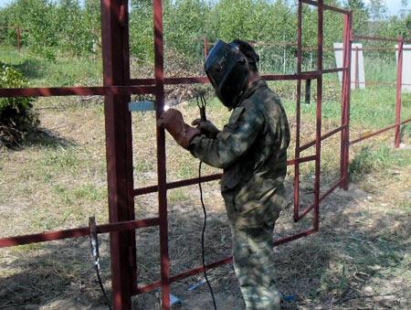 Как сделать забор из арматуры Как сделать забор из арматуры