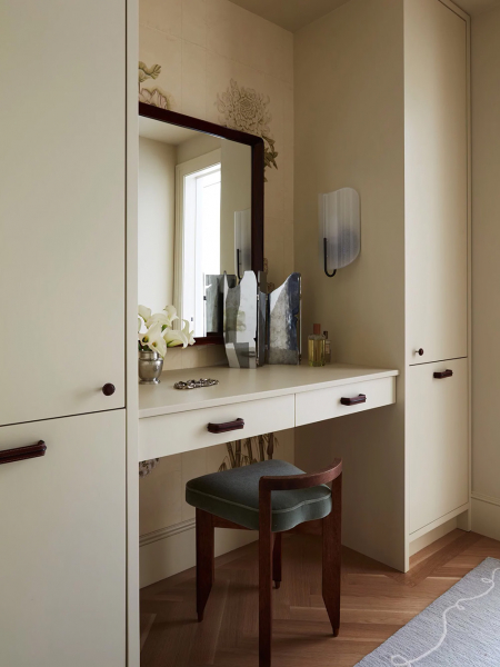 Чистые линии и стильные контрасты: элегантный таунхаус в Нью-Йорке Чистые линии и стильные контрасты: элегантный таунхаус в Нью-Йорке
