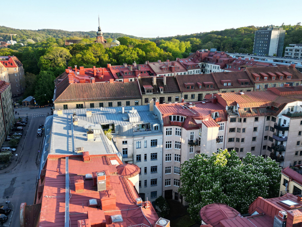 Смелые краски в дизайне квартиры на чердаке в Гетеборге (81 кв. м)
