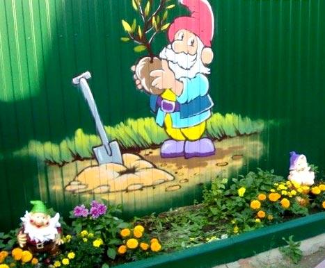 Рисунки на дачном заборе Рисунки на дачном заборе