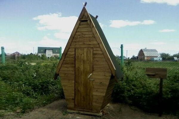 Туалет на даче своими руками: пошаговая инструкция по строительству Туалет на даче своими руками: пошаговая инструкция по строительству