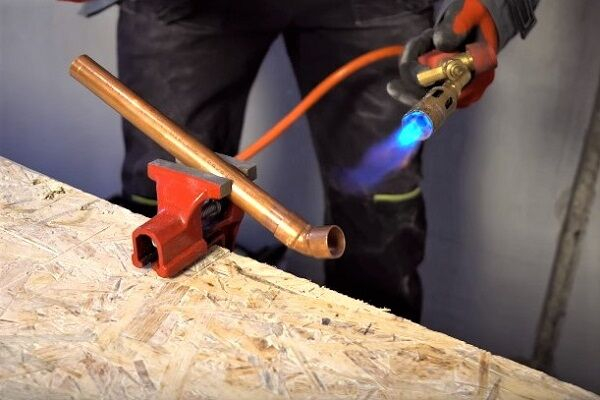 Пайка медных трубок газовой горелкой: полезные советы и этапы самостоятельной пайки Пайка медных трубок газовой горелкой: полезные советы и этапы самостоятельной пайки