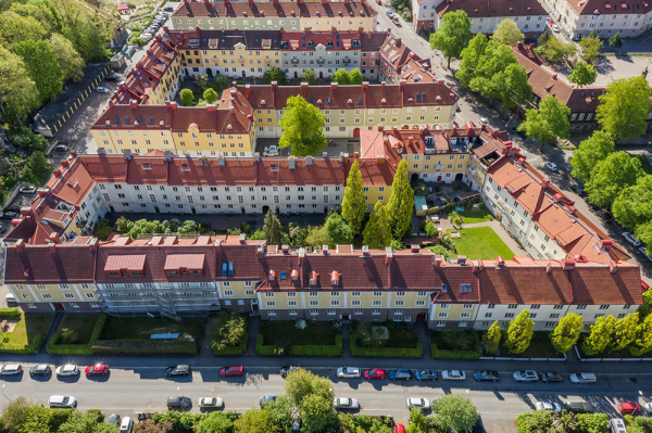 Двухэтажная квартира в Гетеборге с мансардой с очаровательным балконом-террасой Двухэтажная квартира в Гетеборге с мансардой с очаровательным балконом-террасой