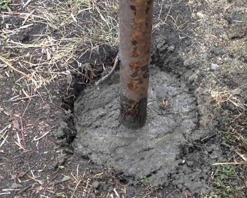 Установка столбов для забора из профнастила