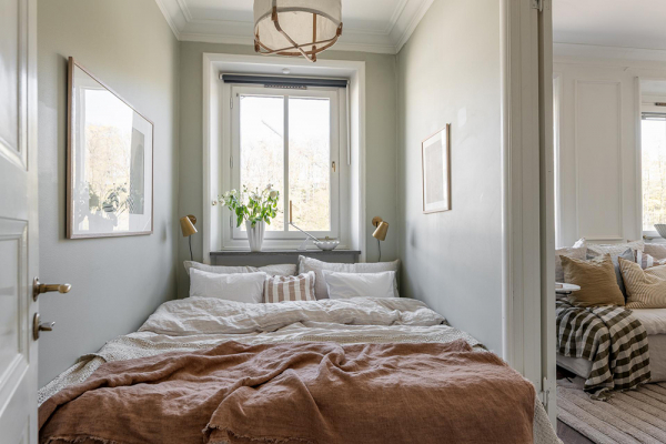 Компактная и уютная шведская квартира с проходной гостиной (52 кв. м)